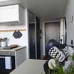 Loft Style Apartment- Free Parking- Free Gym- Keyless Access 公寓 塔尔图