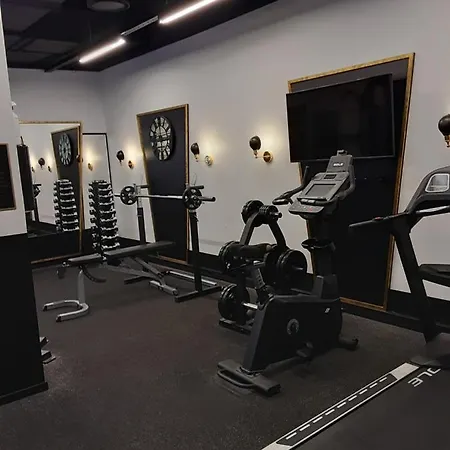 Apartment Loft Style Apartment- Free Parking- Free Gym- Keyless Access *