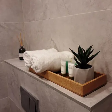 아파트 Loft Style Apartment- Free Parking- Free Gym- Keyless Access *