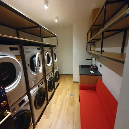 Loft Style Apartment- Free Parking- Free Gym- Keyless Access 타르투
