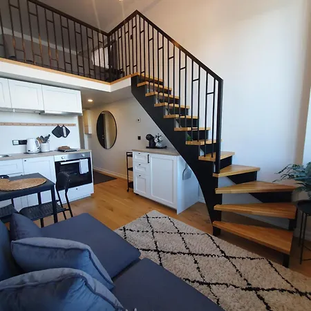 Loft Style Apartment- Free Parking- Free Gym- Keyless Access