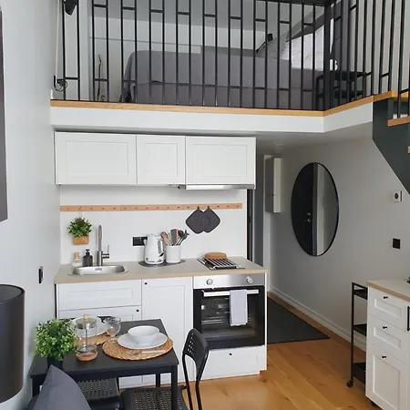 Loft Style Apartment- Free Parking- Free Gym- Keyless Access Apartment