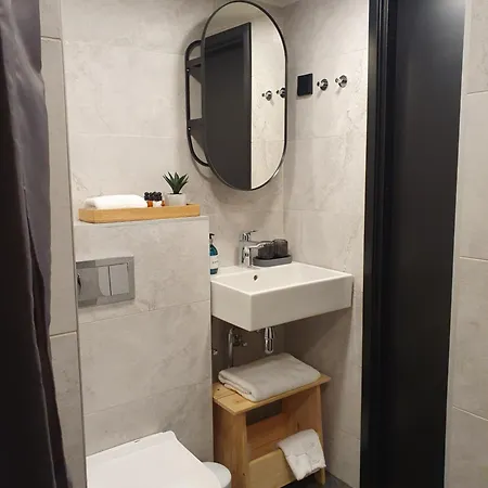 Loft Style Apartment- Free Parking- Free Gym- Keyless Access *