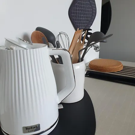 Loft Style Apartment- Free Parking- Free Gym- Keyless Access 아파트