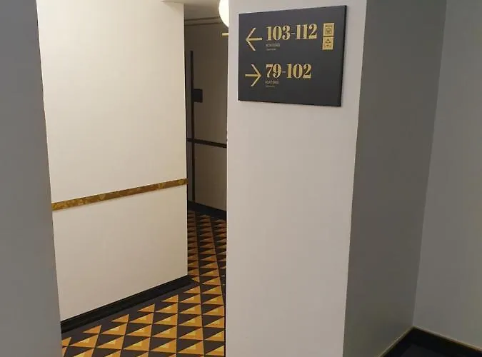 Loft Style Apartment- Free Parking- Free Gym- Keyless Access