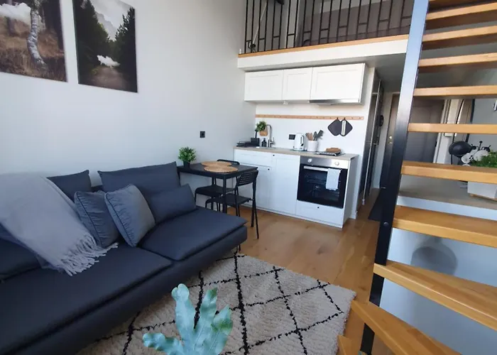 Loft Style Apartment- Free Parking- Free Gym- Keyless Access 公寓