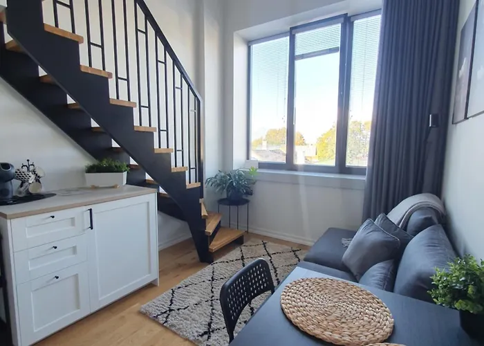 Loft Style Apartment- Free Parking- Free Gym- Keyless Access *