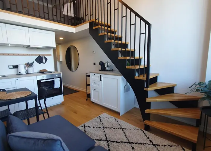 Loft Style Apartment- Free Parking- Free Gym- Keyless Access