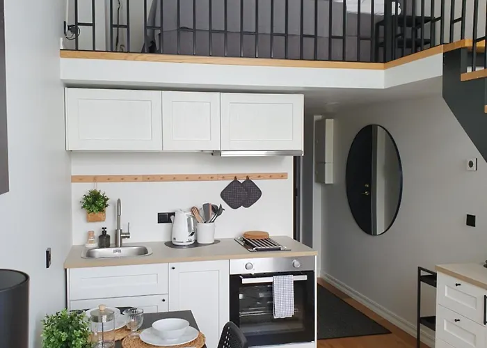 Loft Style Apartment- Free Parking- Free Gym- Keyless Access 公寓