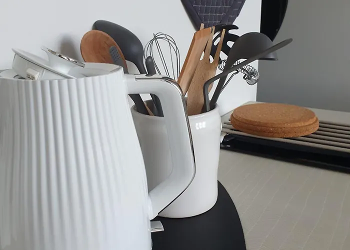 Loft Style Apartment- Free Parking- Free Gym- Keyless Access 公寓