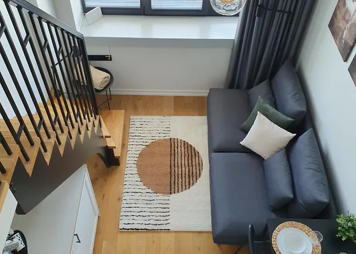 Loft Style Apartment- Free Parking- Free Gym- Keyless Access